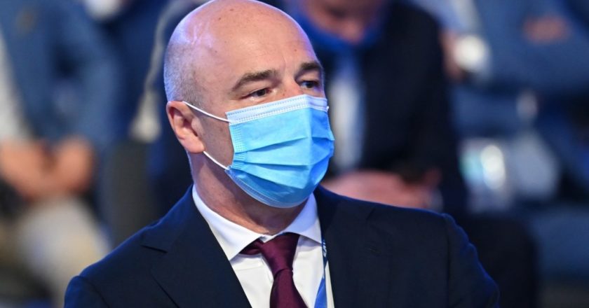 Министр финансов РФ Антон Силуанов перед началом пленарного заседания XX Съезда партии "Единая Россия" в центральном выставочном комплексе "Экспоцентр" в Москве. Григорий Сысоев / РИА Новости