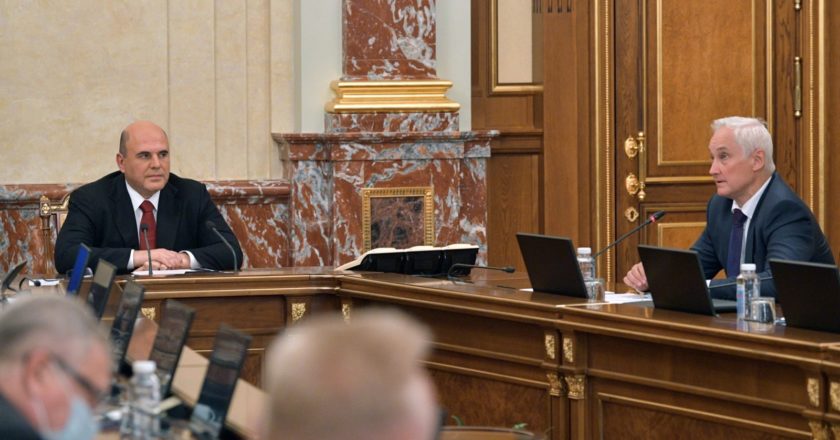Председатель правительства РФ Михаил Мишустин проводит встречу с членами бюро правления Российского союза промышленников и предпринимателей. Справа - первый заместитель председателя правительства РФ Андрей Белоусов. Александр Астафьев / РИА Новости