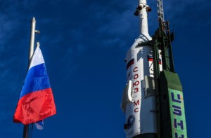 Установка РН "Союз-2.1а" с кораблем "Союз МС-19" на стартовый комплекс космодрома "Байконур". Пуск ракеты-носителя с пилотируемым кораблем "Союз МС-19" по программе 66-й основной экспедиции на Международную космическую станцию (МКС) намечен на 5 октября 2021 года. В состав основного экипажа корабля входят: командир Антон Шкаплеров (Роскосмос) и российские участники космического полета - актриса Юлия Пересильд и режиссер Клим Шипенко. Рамиль Ситдиков / РИА Новости