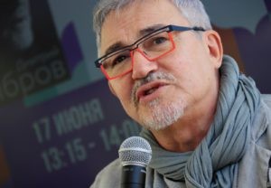 Журналист, телеведущий, режиссер, актер и писатель Дмитрий Дибров. Антон Денисов / РИА Новости