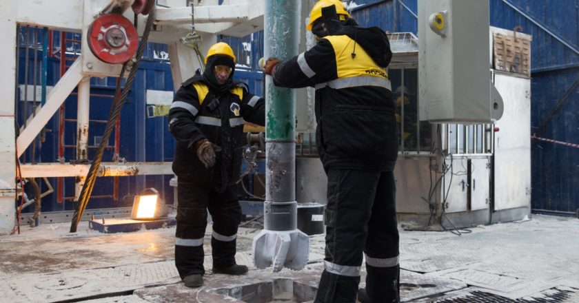 Сотрудники нефтяной компании "Роснефть". Пресс-служба ПАО "НК Роснефть"