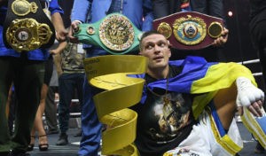 Александр Усик (Украина) после победы в финальном бою Всемирной боксерской суперсерии (WBSS) в первом тяжелом весе за звание абсолютного чемпиона мира против Мурата Гассиева (Россия). Владимир Астапкович / РИА Новости