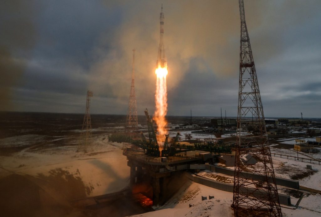 Запуск ракеты-носителя "Союз-2.1а" с транспортным пилотируемым кораблем "Союз МС-20" со стартовой площадки космодрома Байконур. Запуск ракеты с кораблем с бизнесменом Маэдзавой, его помощником Хирано и профессиональным российским космонавтом запланирован на 10.38 мск 8 декабря. Стыковка с МКС - в 16.41 мск этого же дня. Возвращение экипажа ожидается в 6.18 мск 20 декабря. Максим Блинов / РИА Новости