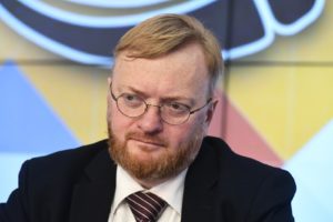 Член Комитета по развитию гражданского общества, вопросам общественных и религиозных объединений Государственной Думы РФ Виталий Милонов во время презентации Фонда защиты национальных ценностей в Международном мультимедийном центре МИА "Россия сегодня" в Москве. Владимир Трефилов / РИА Новости