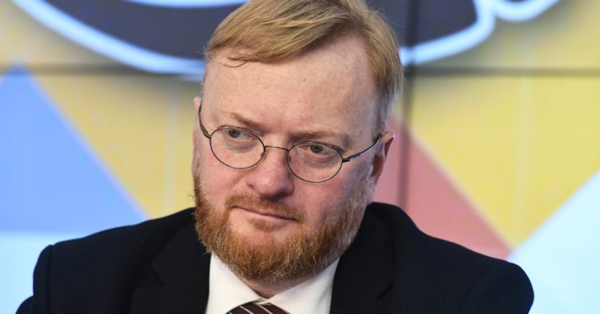 Член Комитета по развитию гражданского общества, вопросам общественных и религиозных объединений Государственной Думы РФ Виталий Милонов во время презентации Фонда защиты национальных ценностей в Международном мультимедийном центре МИА "Россия сегодня" в Москве. Владимир Трефилов / РИА Новости