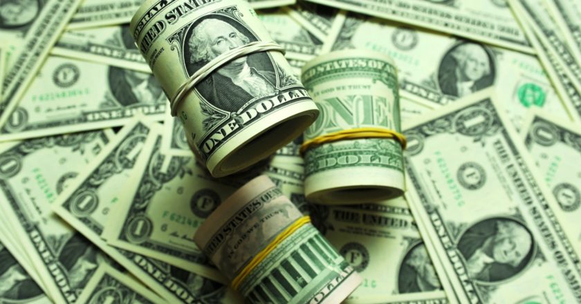 Банкноты номиналом 1 доллар США. Алексей Сухоруков / РИА Новости